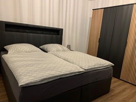 Schlafzimmer 1